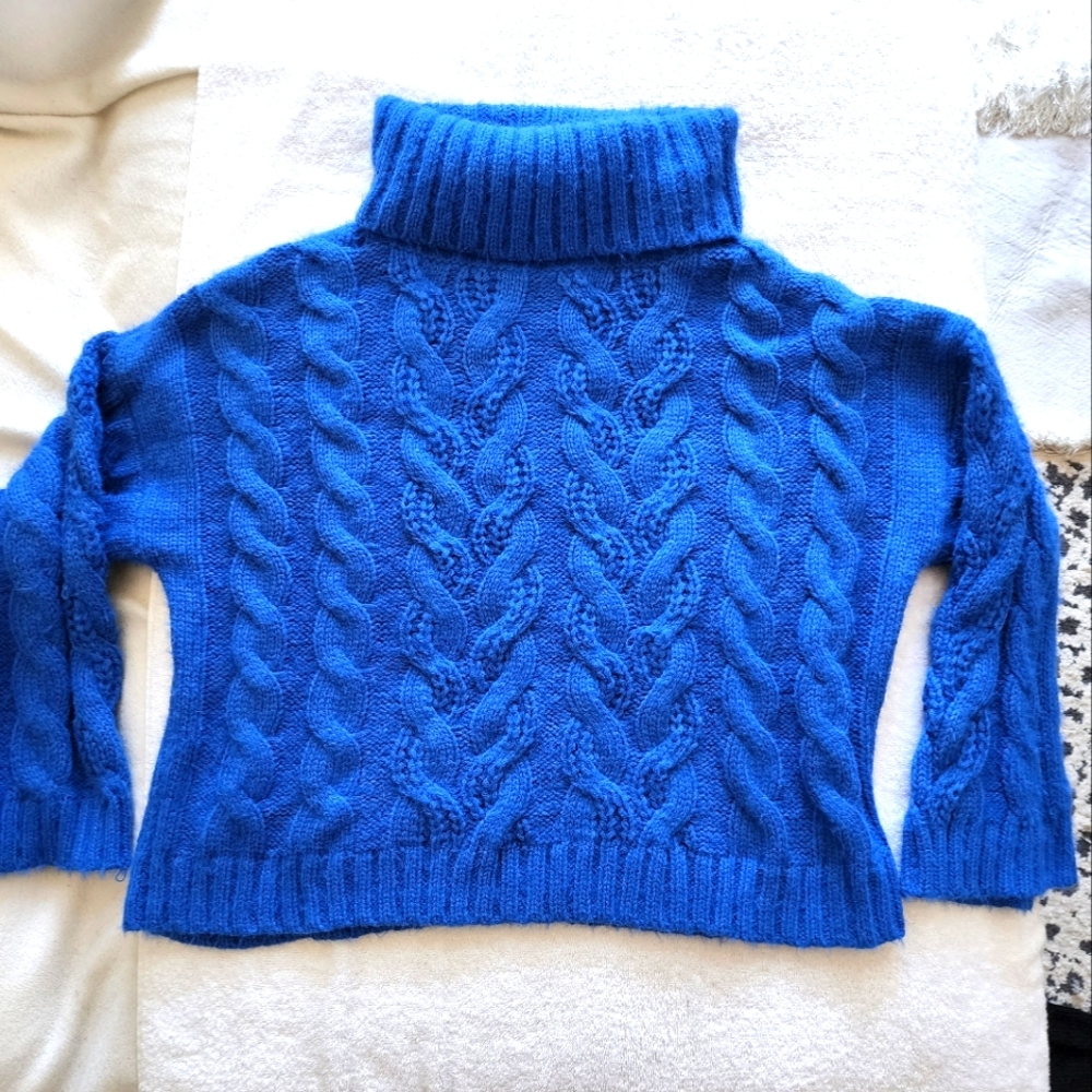 New Sun and Moon bright blue chunky sweater, crop sz L